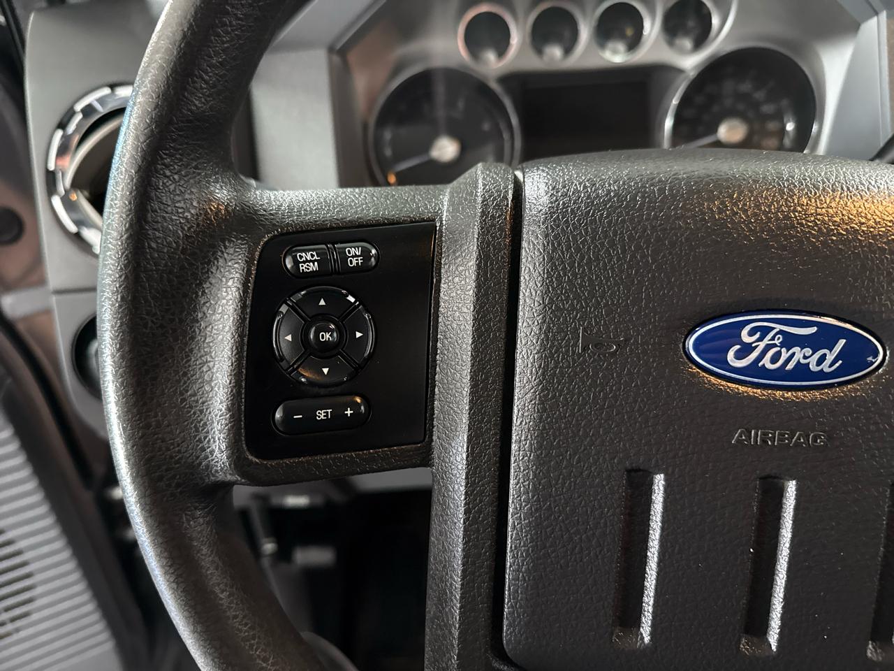 Ford F-350 SD XLT Crew Cab 4WD 2015