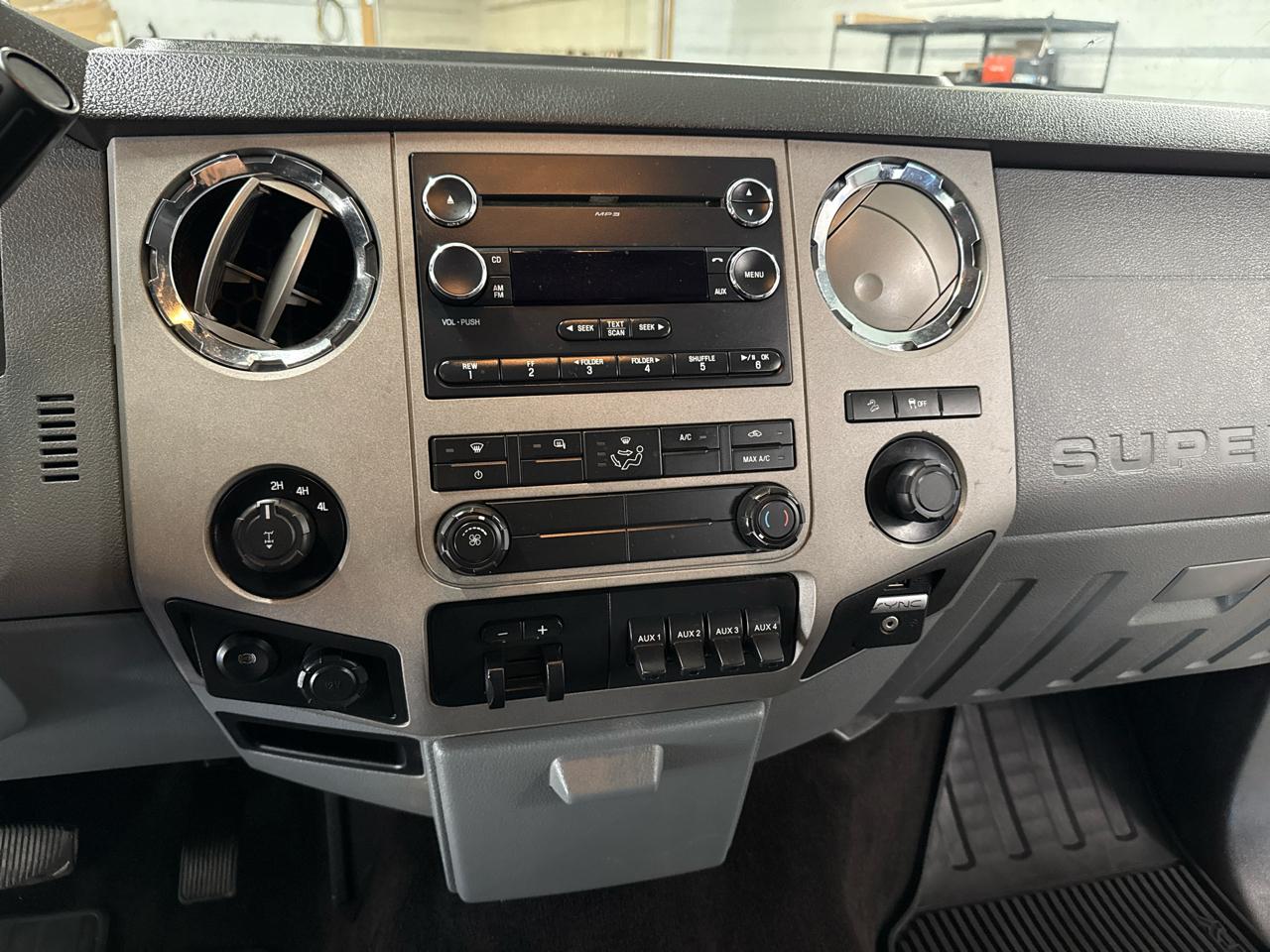 Ford F-350 SD XLT Crew Cab 4WD 2015