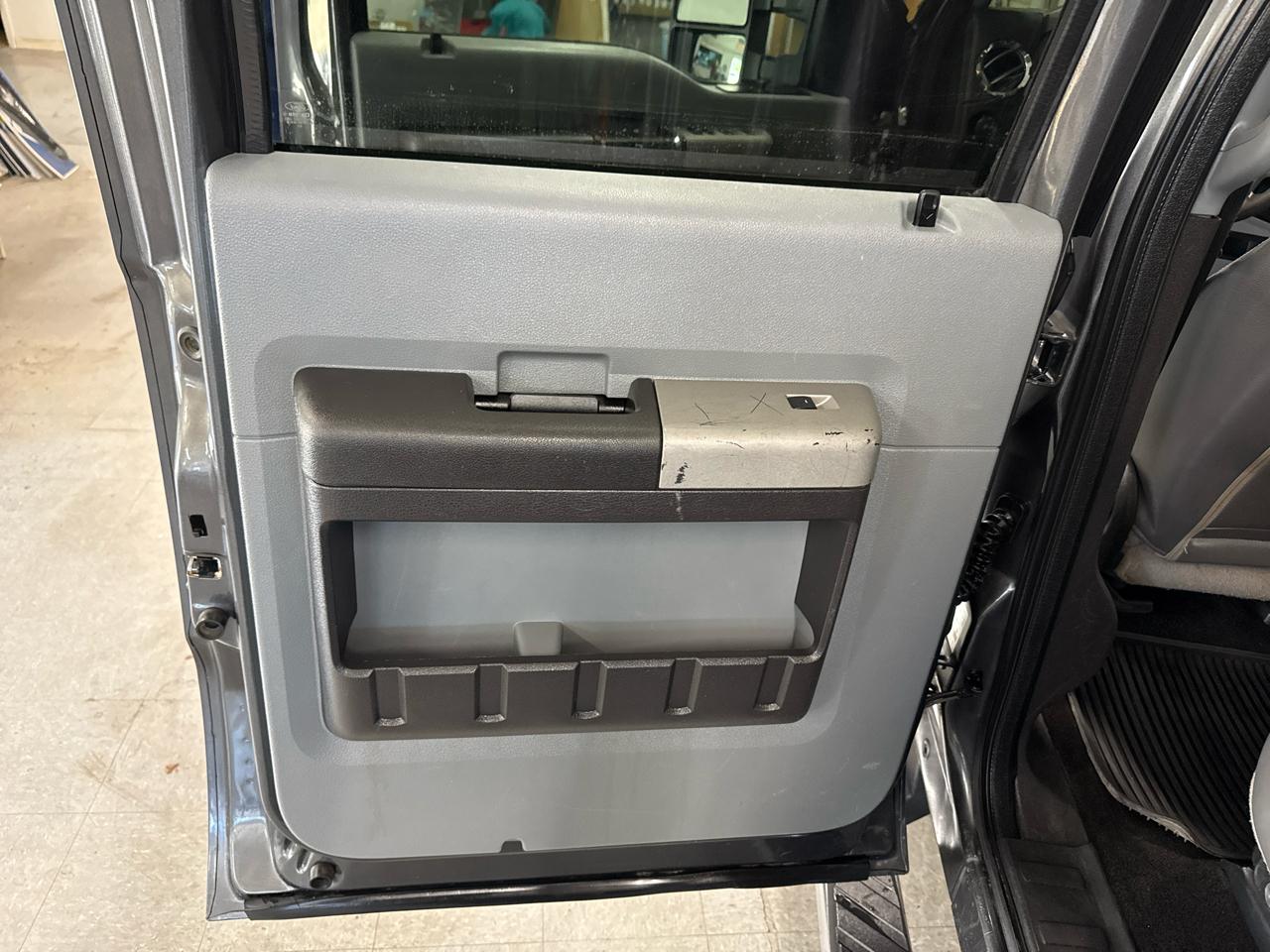 Ford F-350 SD XLT Crew Cab 4WD 2015