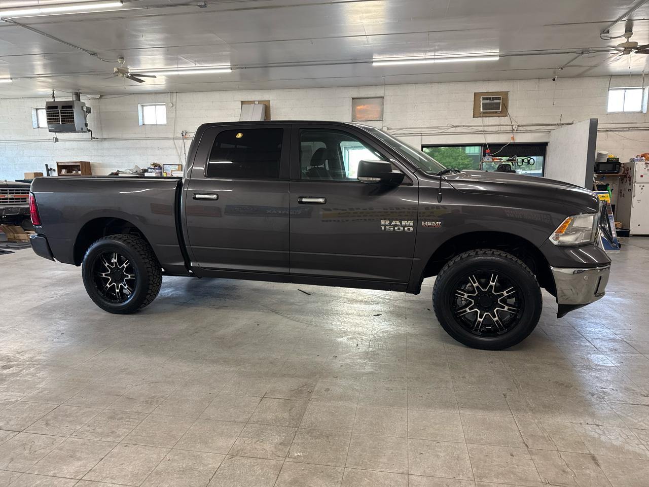 RAM 1500 Big Horn Crew Cab 4WD 2017