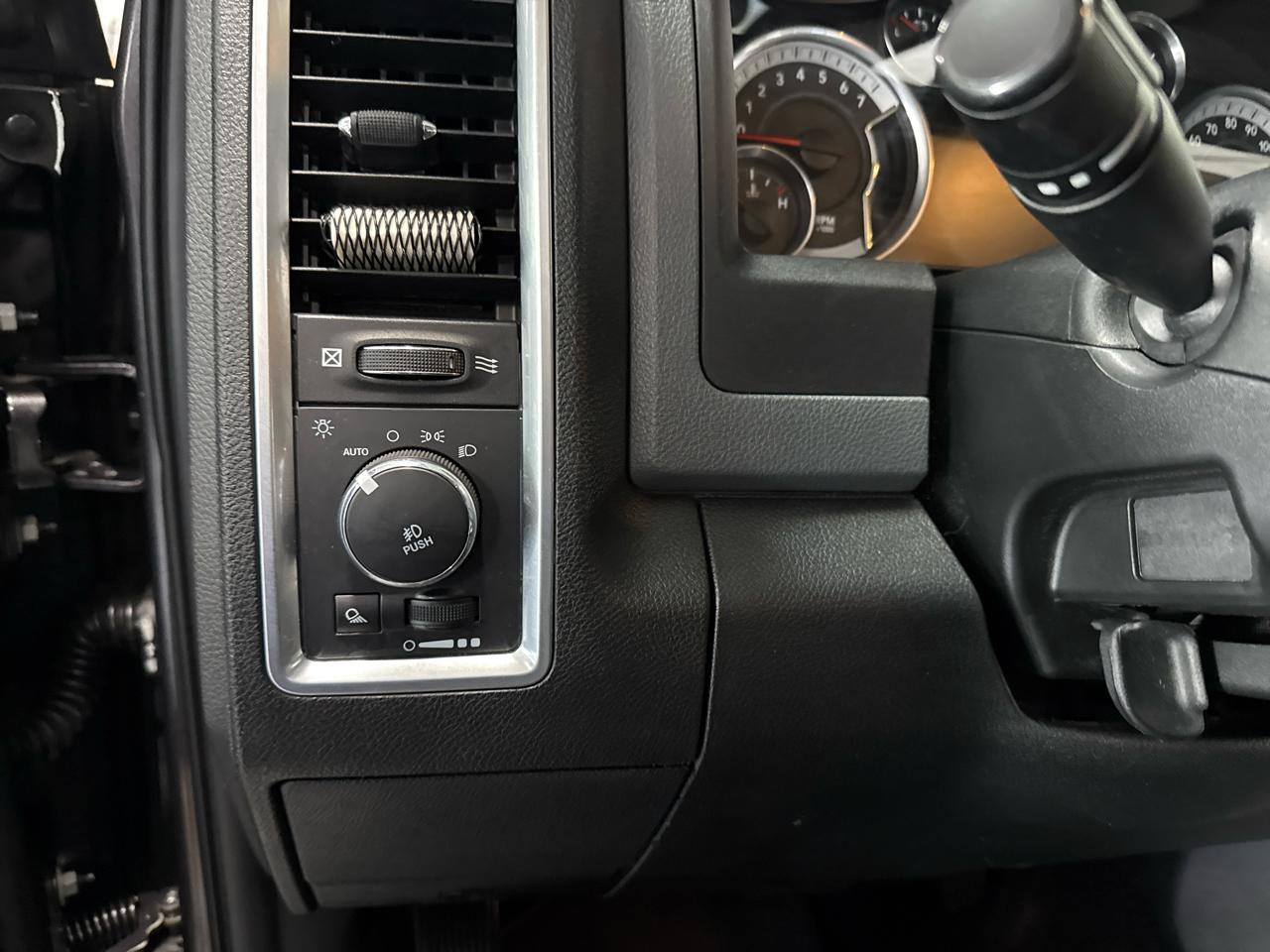 RAM 1500 Big Horn Crew Cab 4WD 2017