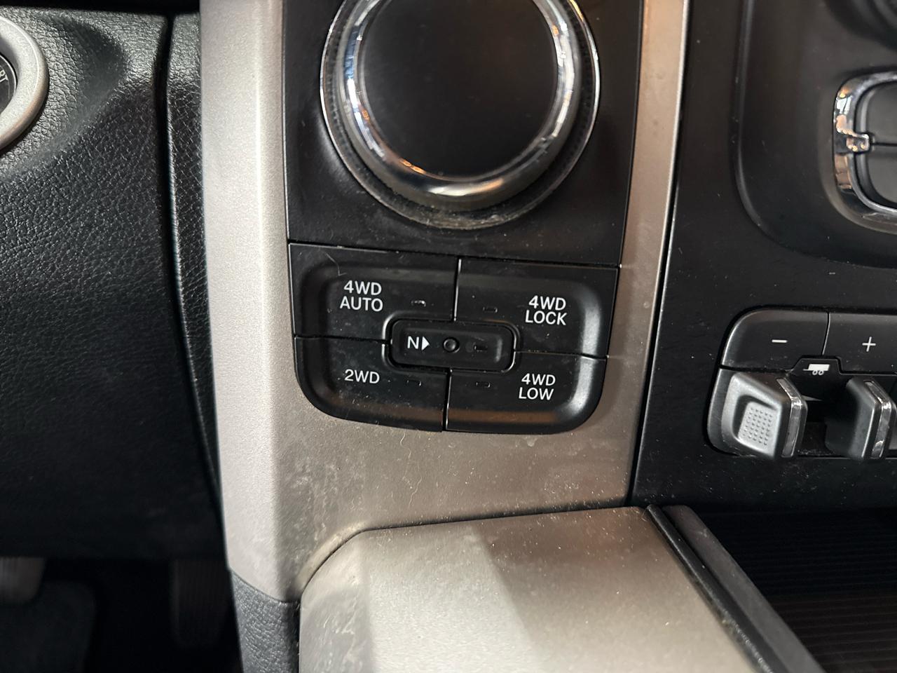 RAM 1500 Big Horn Crew Cab 4WD 2017