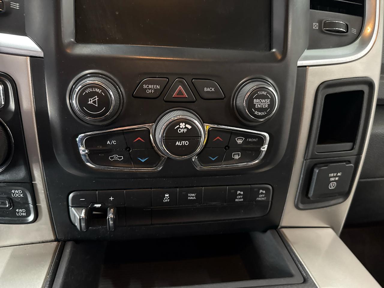 RAM 1500 Big Horn Crew Cab 4WD 2017