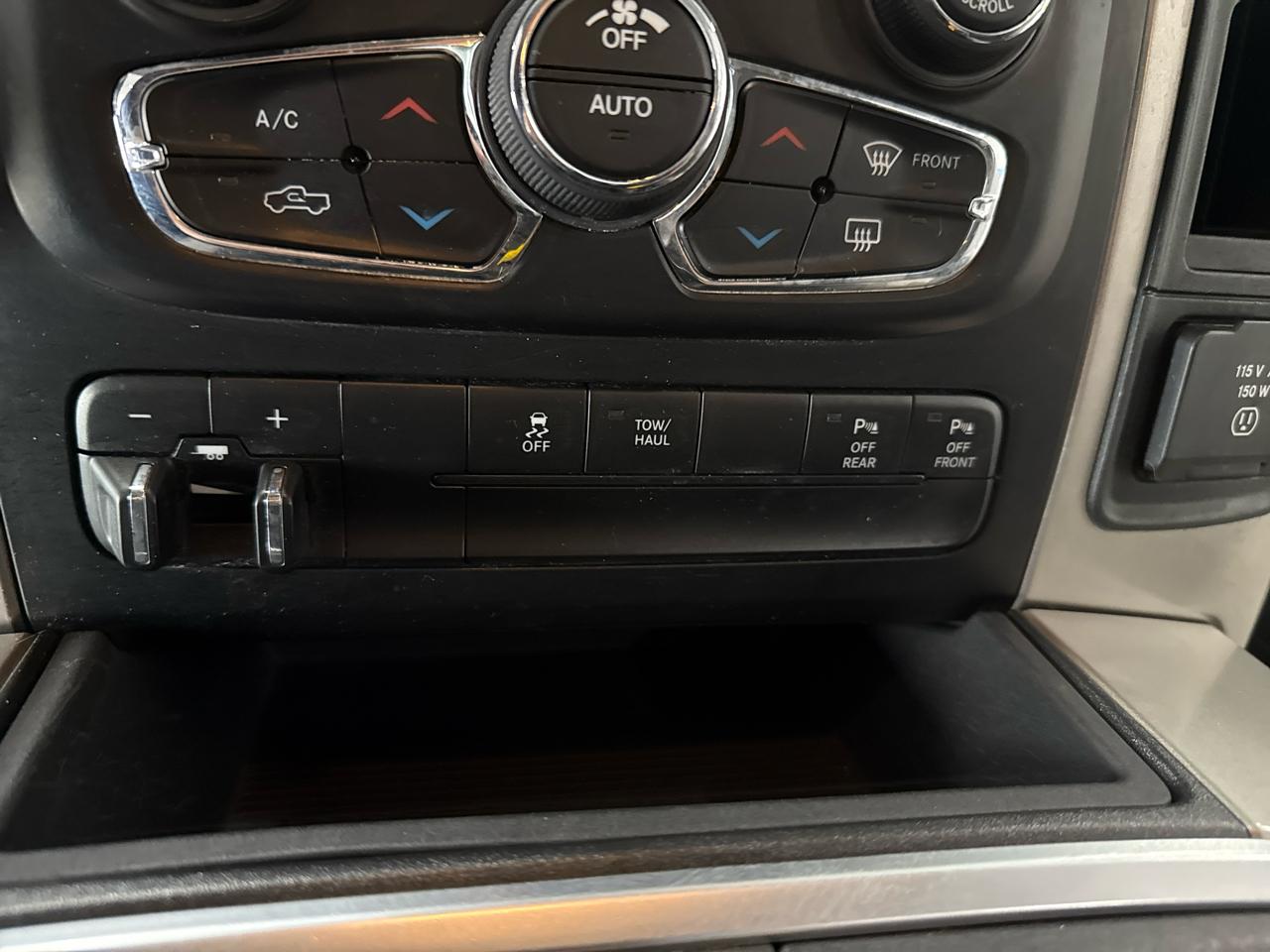 RAM 1500 Big Horn Crew Cab 4WD 2017
