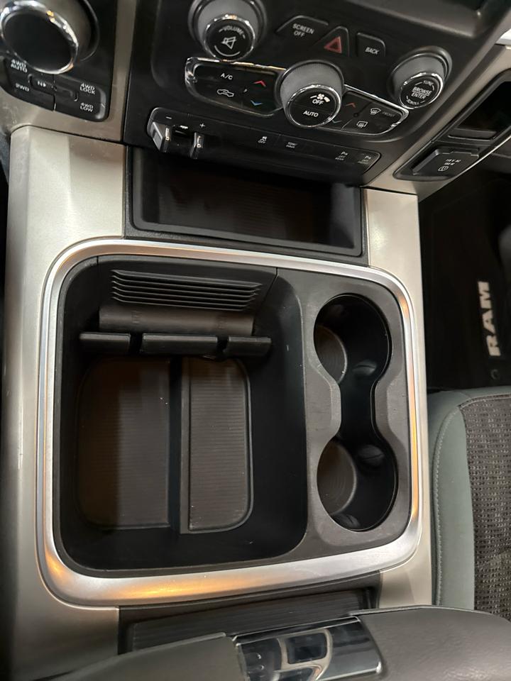 RAM 1500 Big Horn Crew Cab 4WD 2017