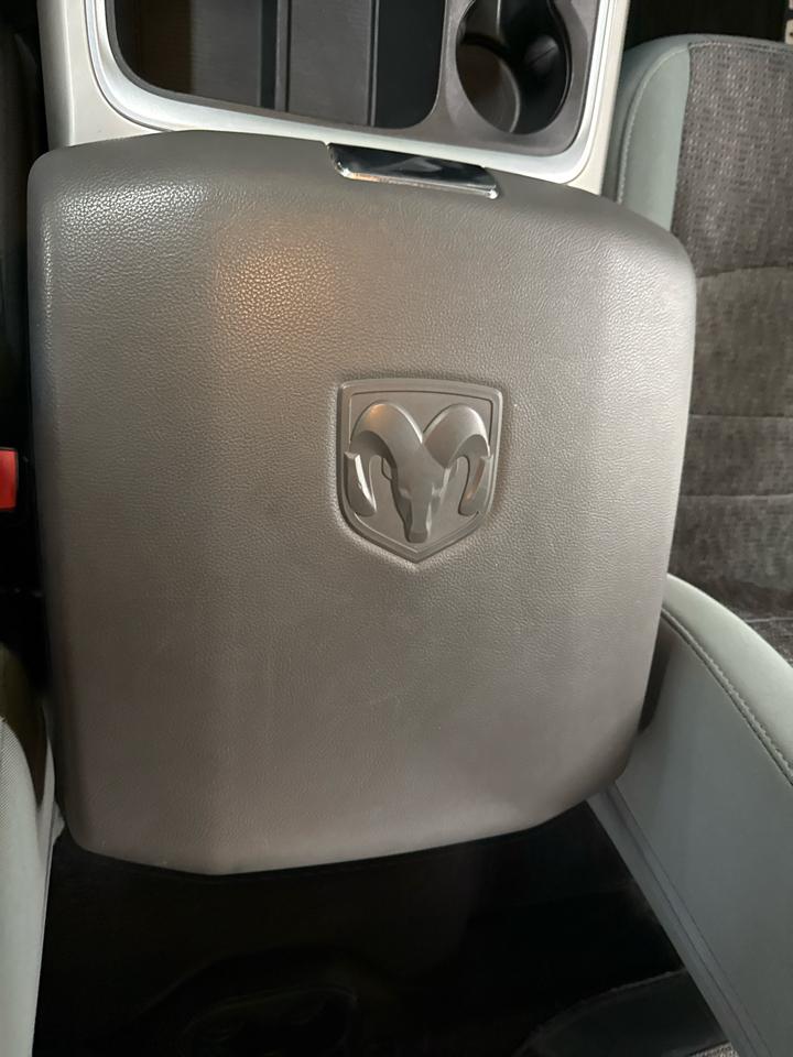 RAM 1500 Big Horn Crew Cab 4WD 2017