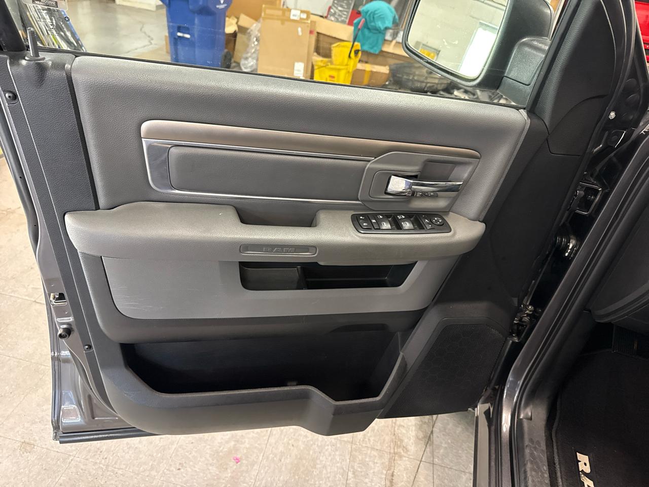 RAM 1500 Big Horn Crew Cab 4WD 2017