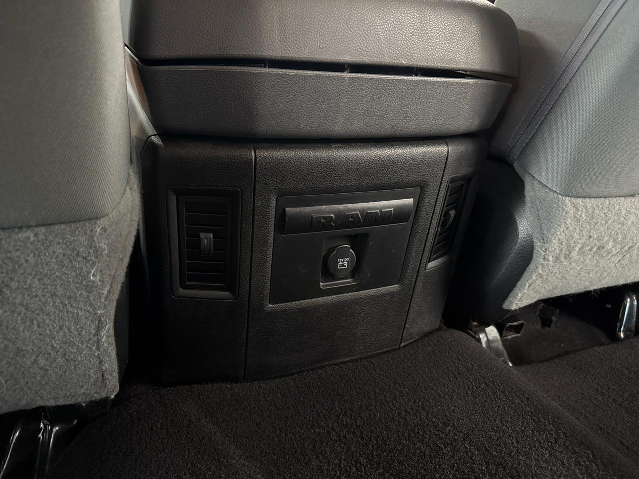 RAM 1500 Big Horn Crew Cab 4WD 2017