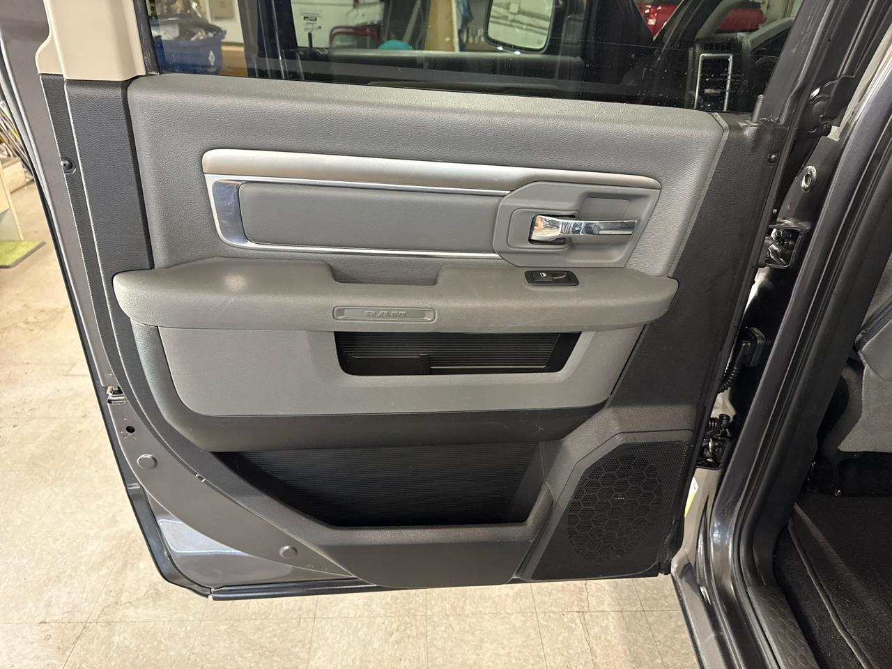 RAM 1500 Big Horn Crew Cab 4WD 2017