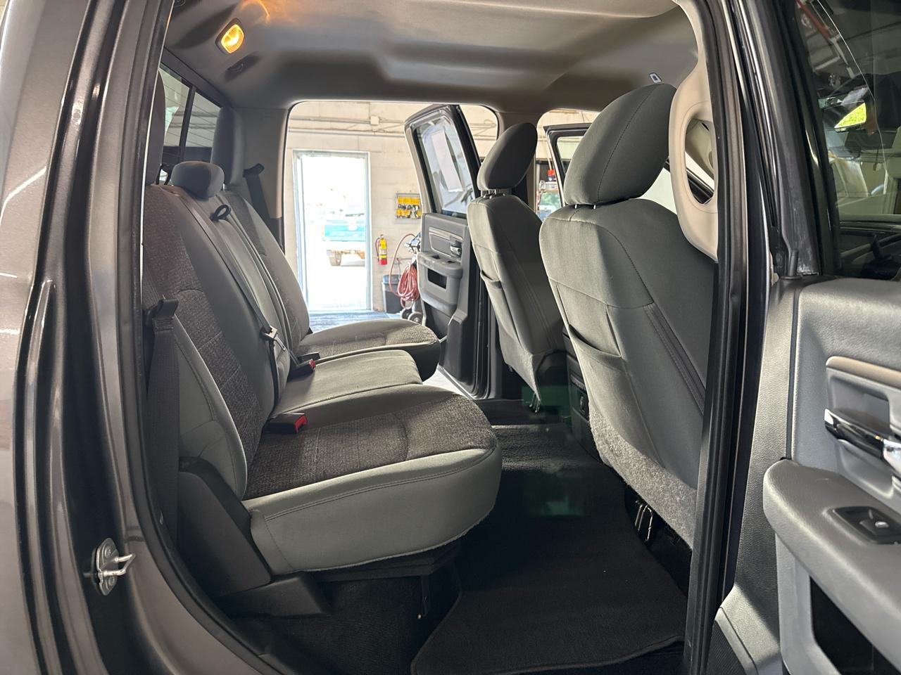 RAM 1500 Big Horn Crew Cab 4WD 2017