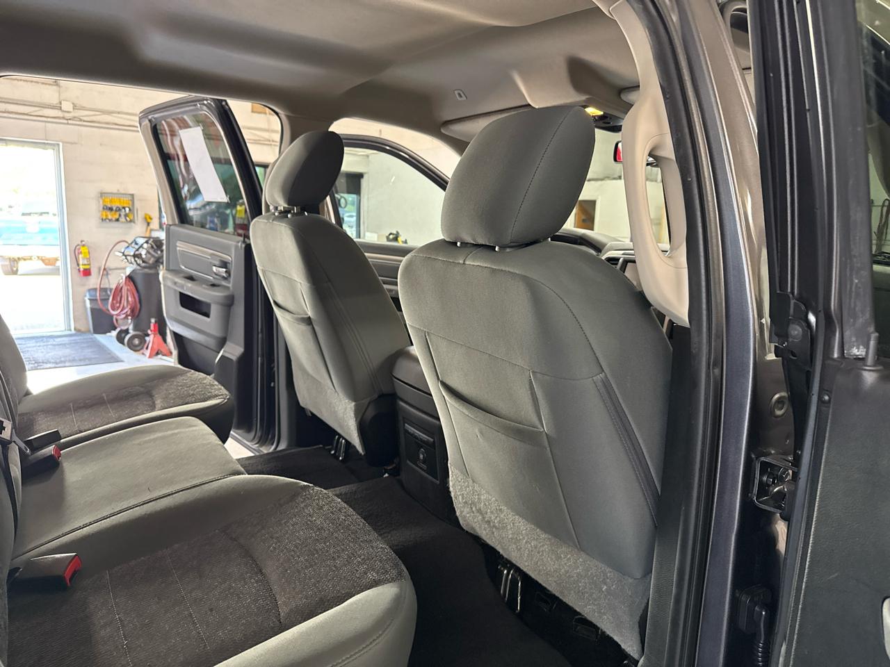 RAM 1500 Big Horn Crew Cab 4WD 2017