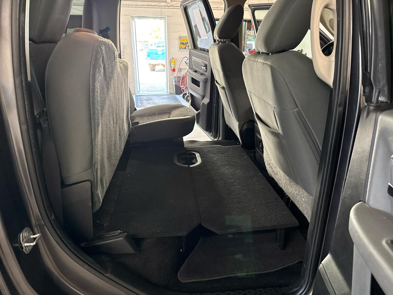 RAM 1500 Big Horn Crew Cab 4WD 2017
