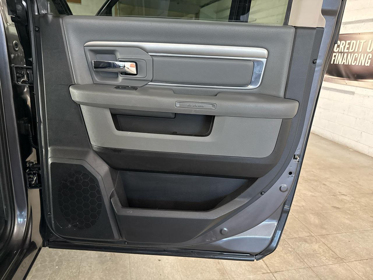 RAM 1500 Big Horn Crew Cab 4WD 2017