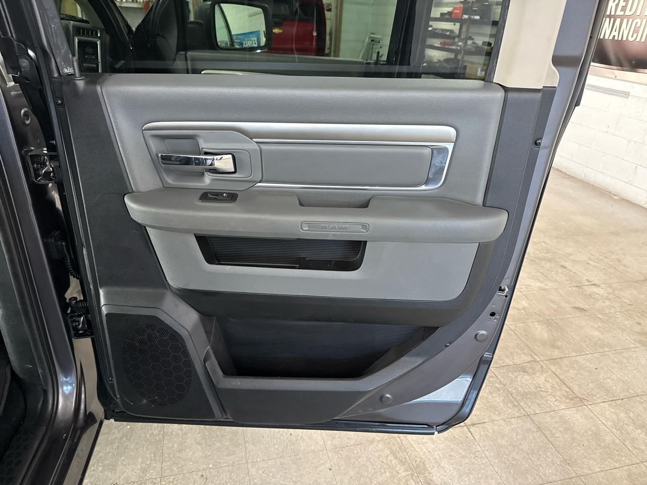 RAM 1500 Big Horn Crew Cab 4WD 2017