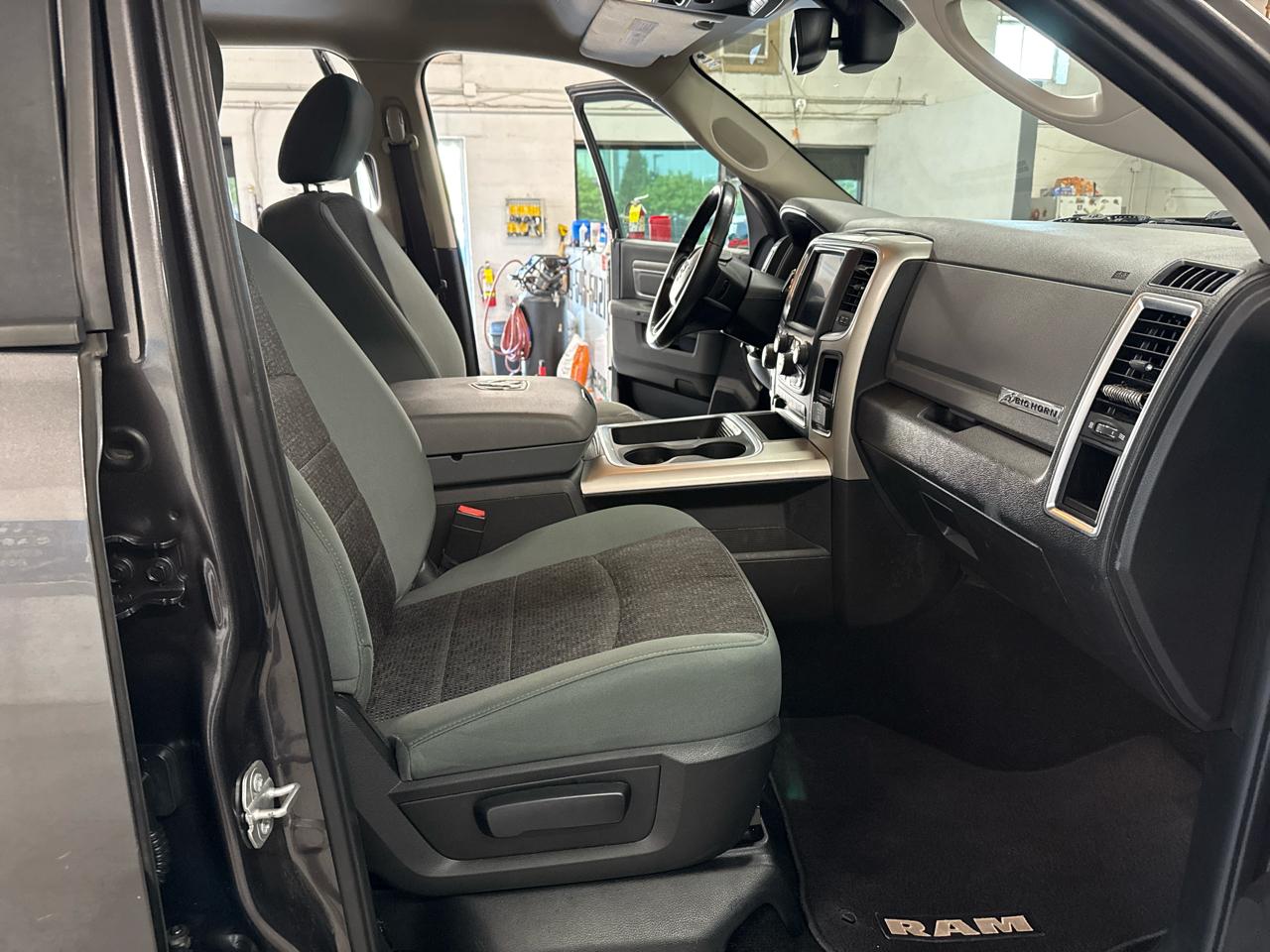 RAM 1500 Big Horn Crew Cab 4WD 2017
