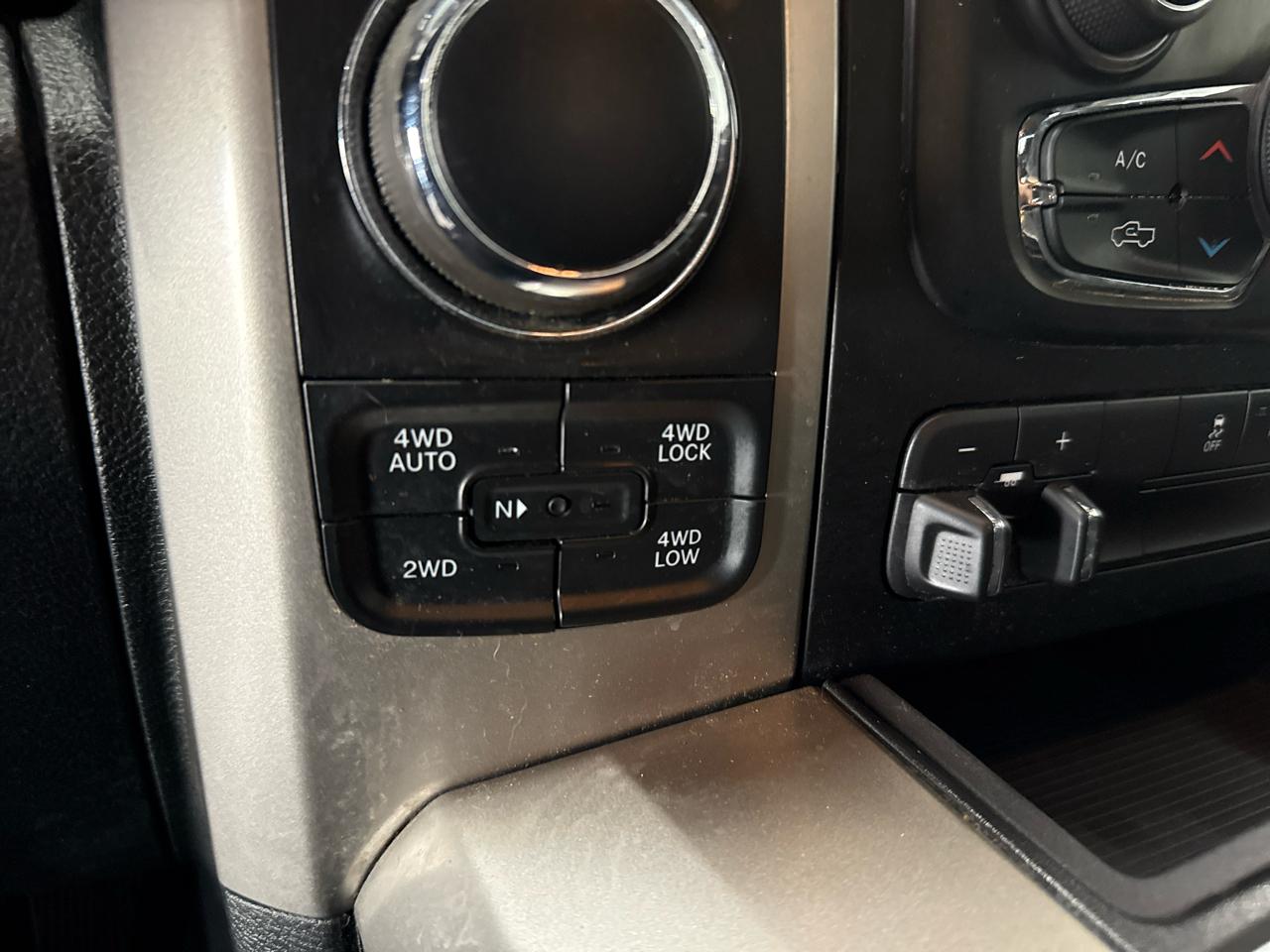 RAM 1500 Big Horn Crew Cab 4WD 2017