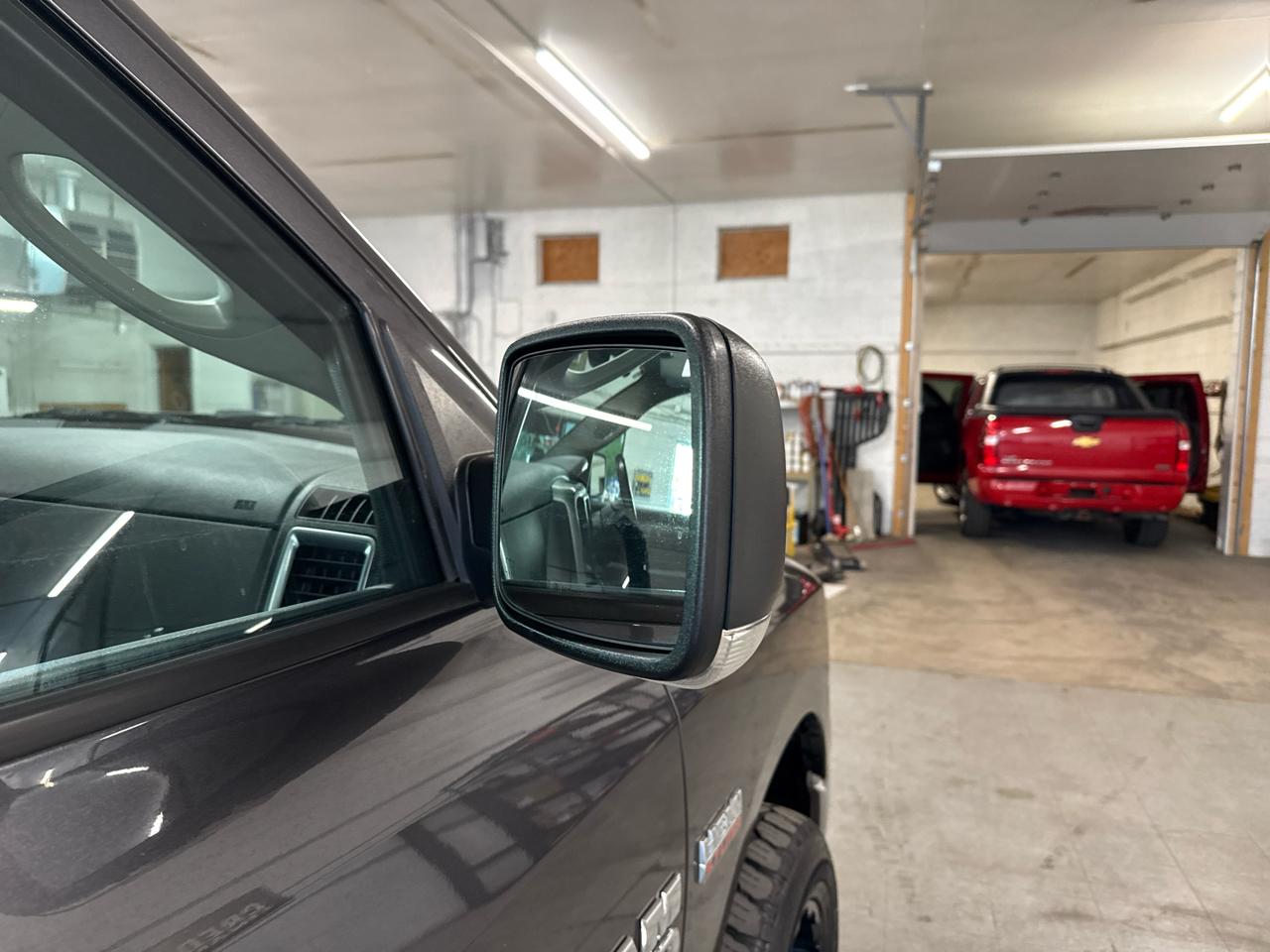 RAM 1500 Big Horn Crew Cab 4WD 2017