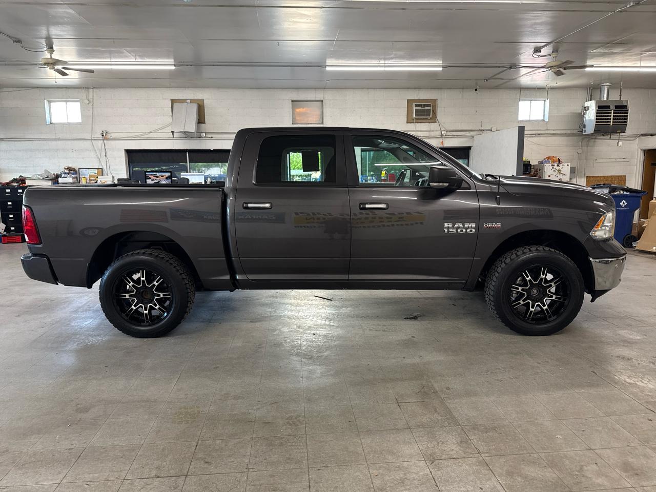 RAM 1500 Big Horn Crew Cab 4WD 2017