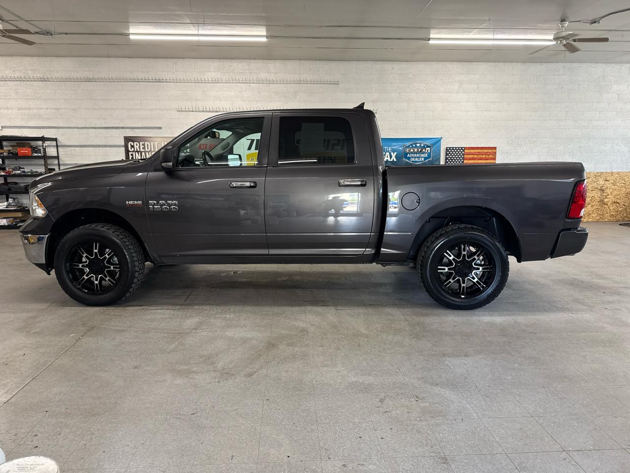 RAM 1500 Big Horn Crew Cab 4WD 2017