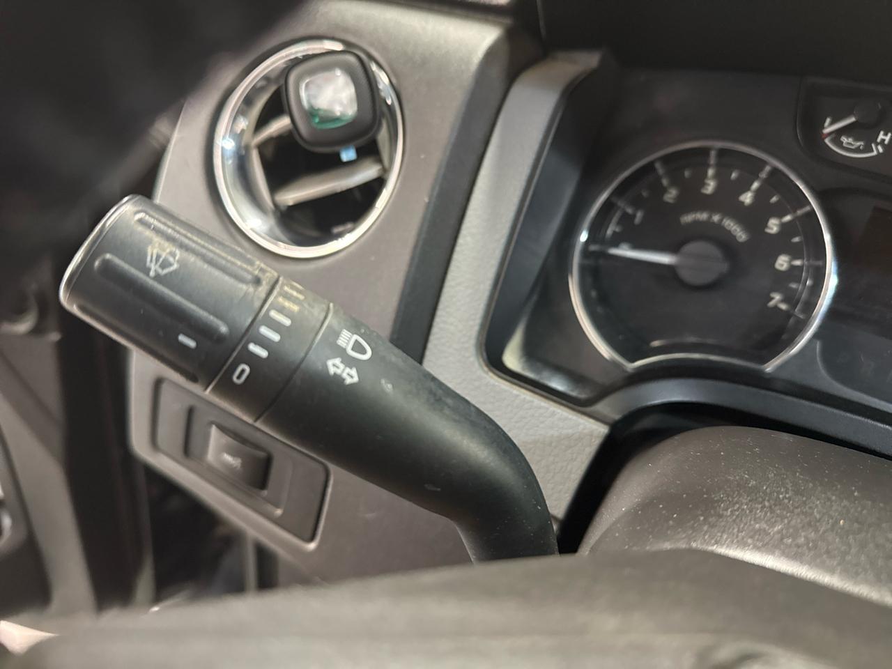 Ford F-150 XLT SuperCrew 4WD 2012