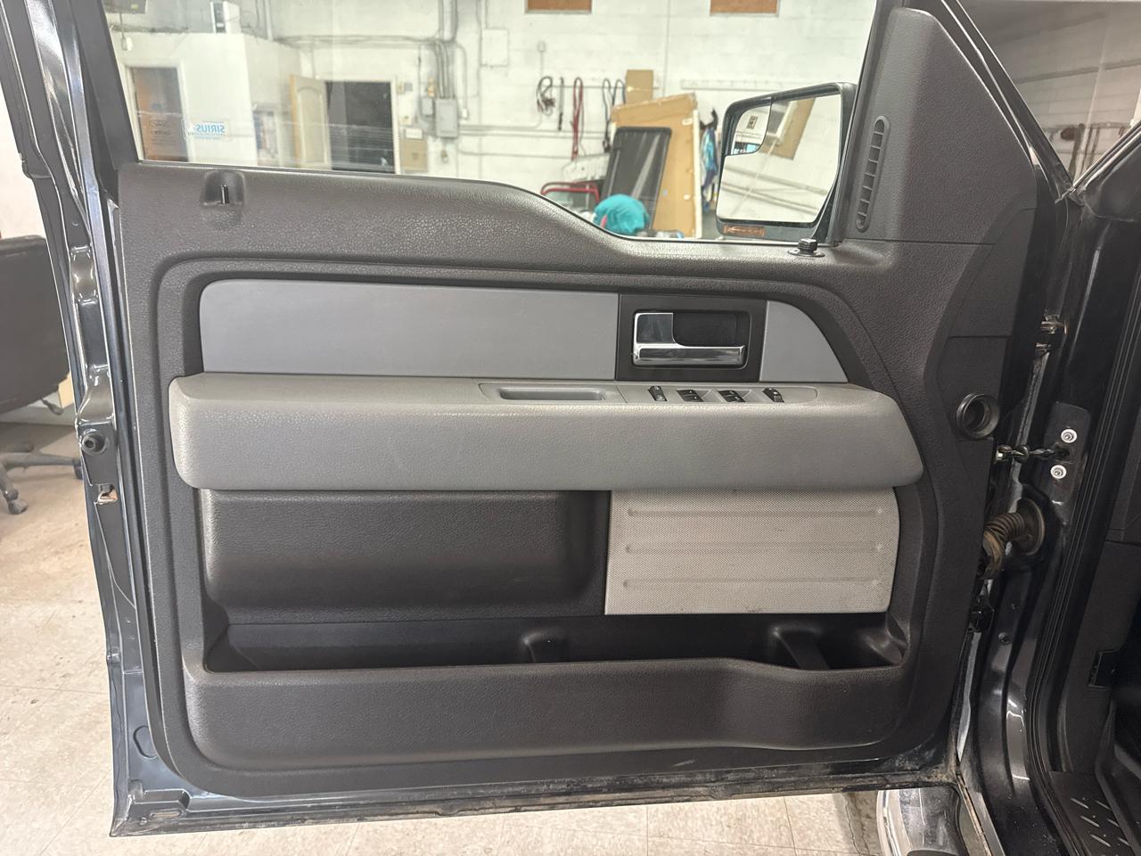 Ford F-150 XLT SuperCrew 4WD 2012