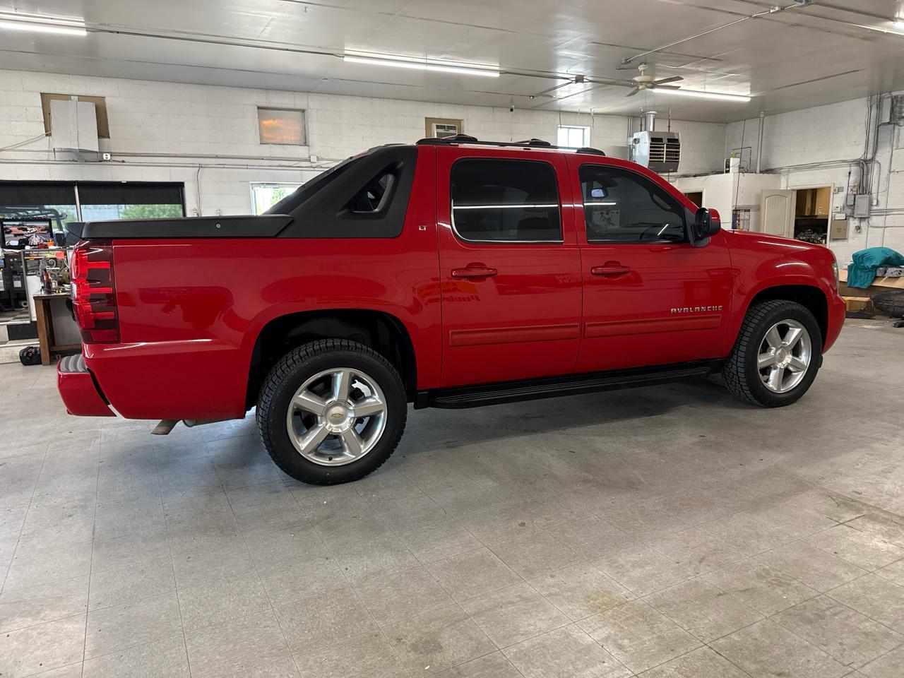 Chevrolet Avalanche LT 4WD 2012