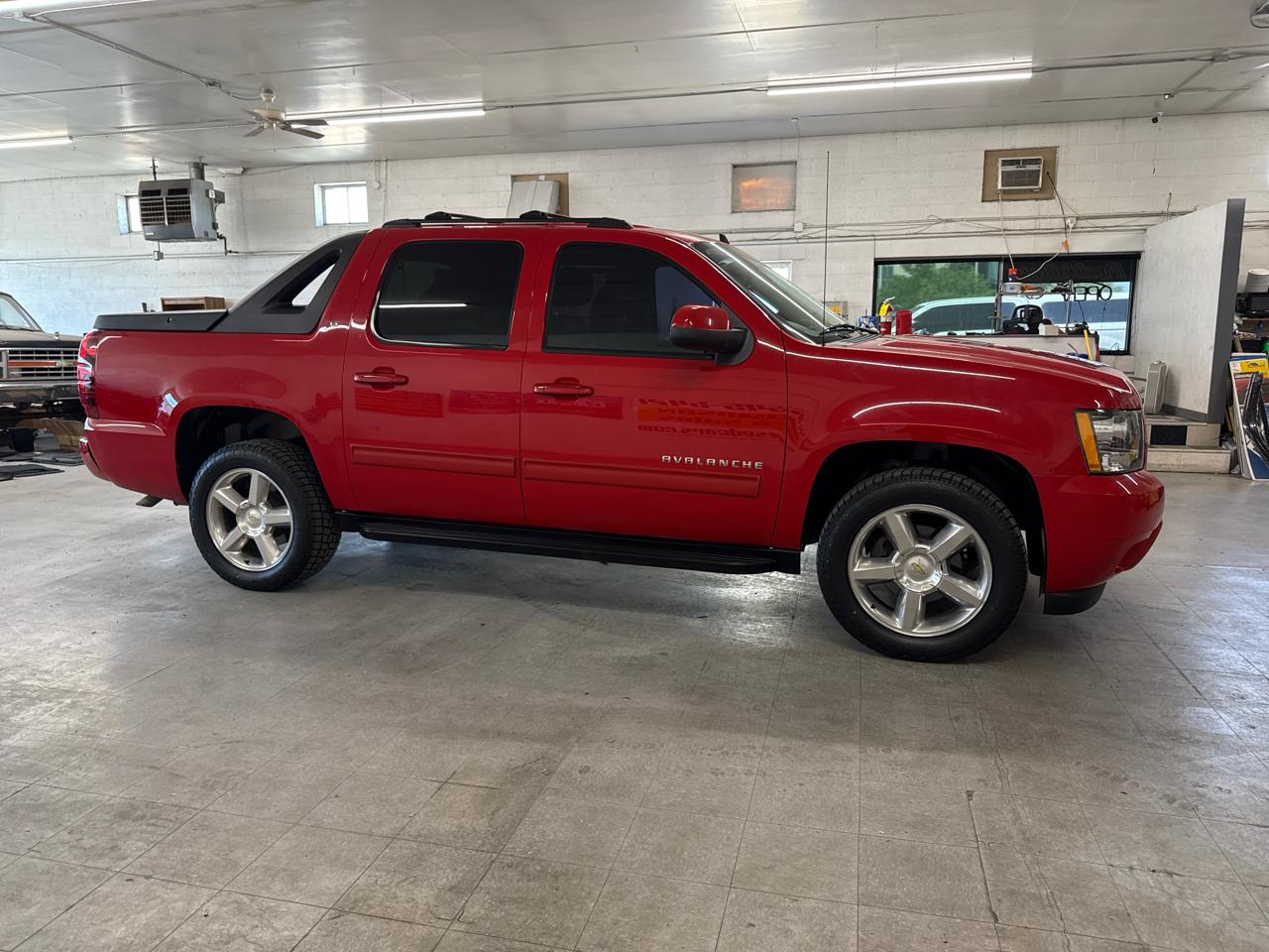 Chevrolet Avalanche LT 4WD 2012