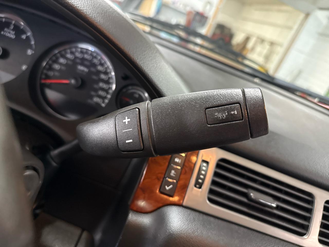 Chevrolet Avalanche LT 4WD 2012