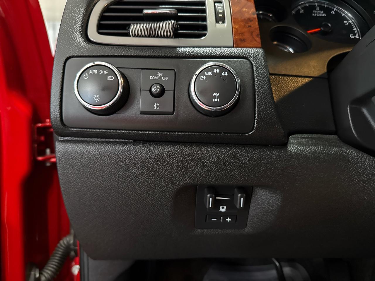 Chevrolet Avalanche LT 4WD 2012