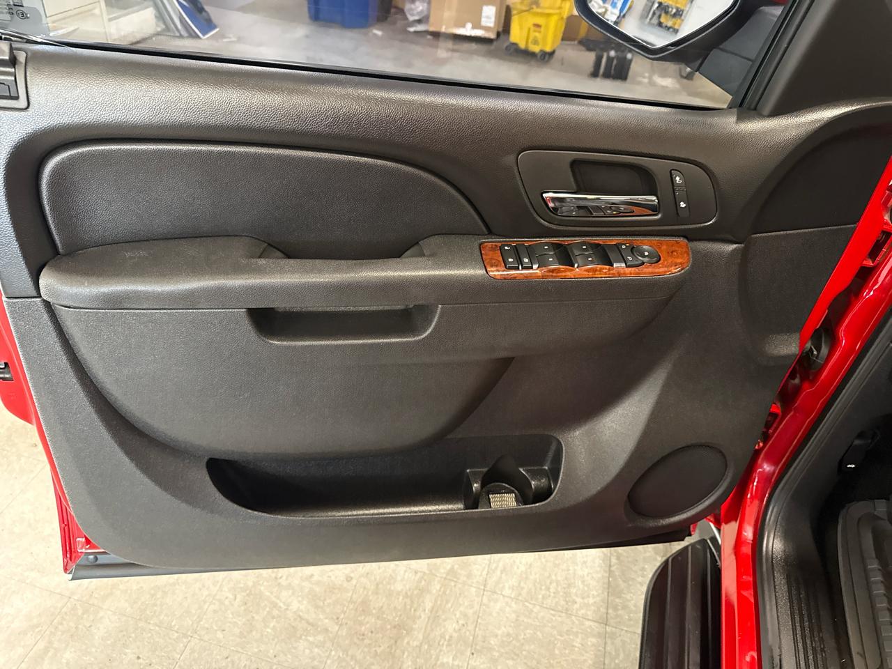 Chevrolet Avalanche LT 4WD 2012
