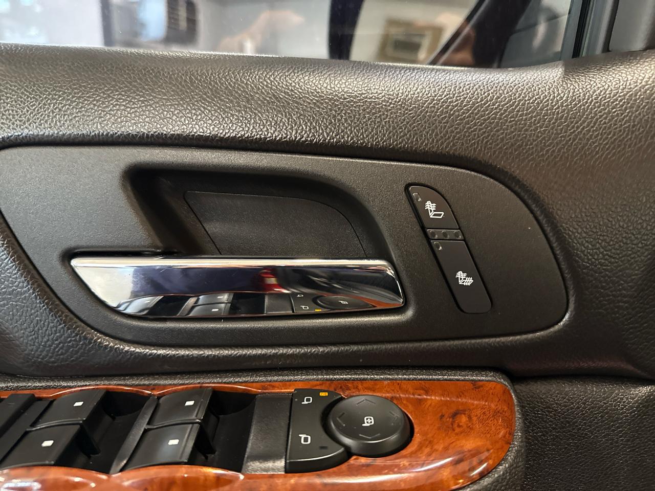 Chevrolet Avalanche LT 4WD 2012