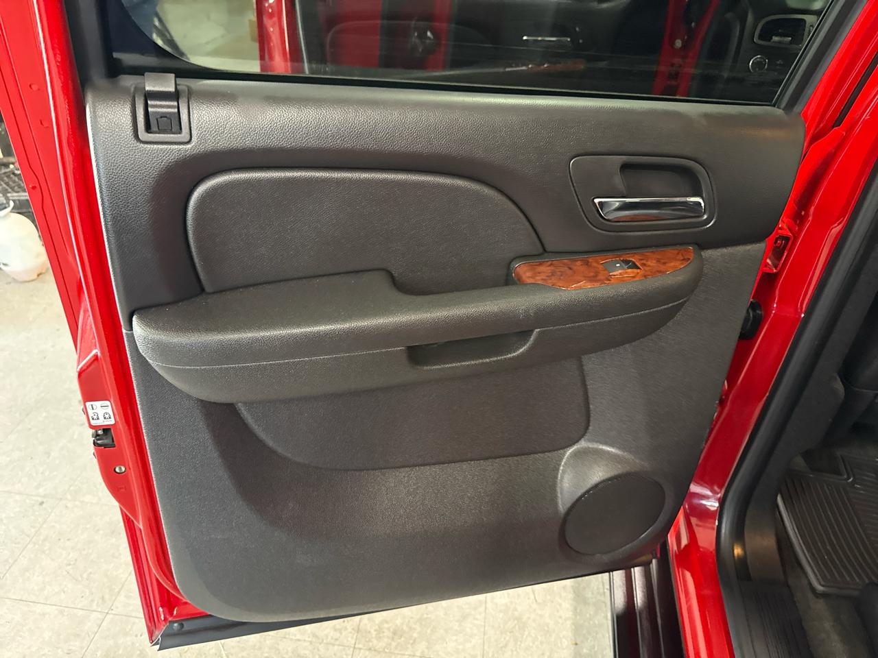 Chevrolet Avalanche LT 4WD 2012