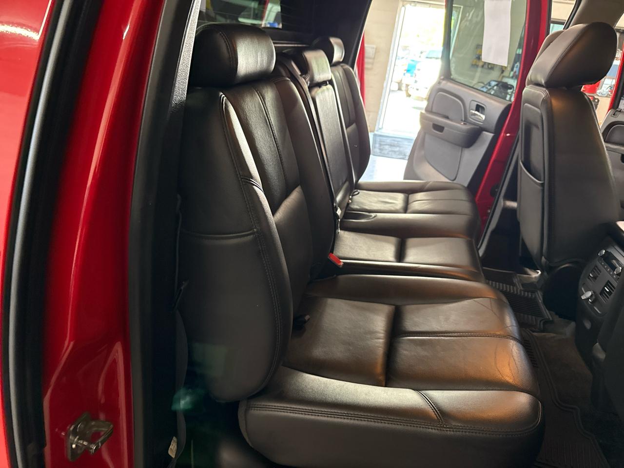 Chevrolet Avalanche LT 4WD 2012