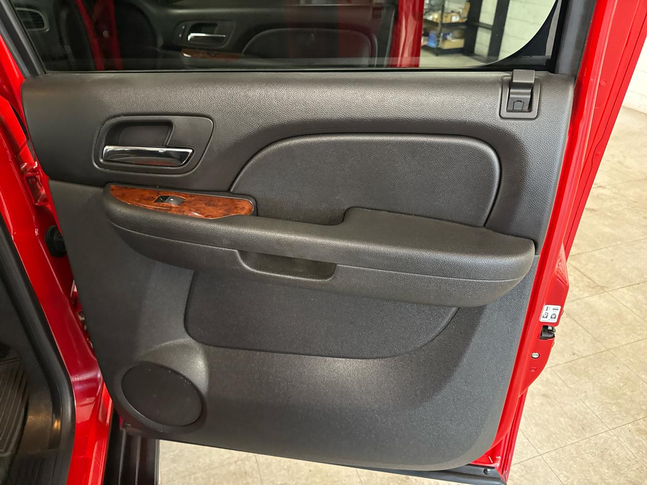 Chevrolet Avalanche LT 4WD 2012