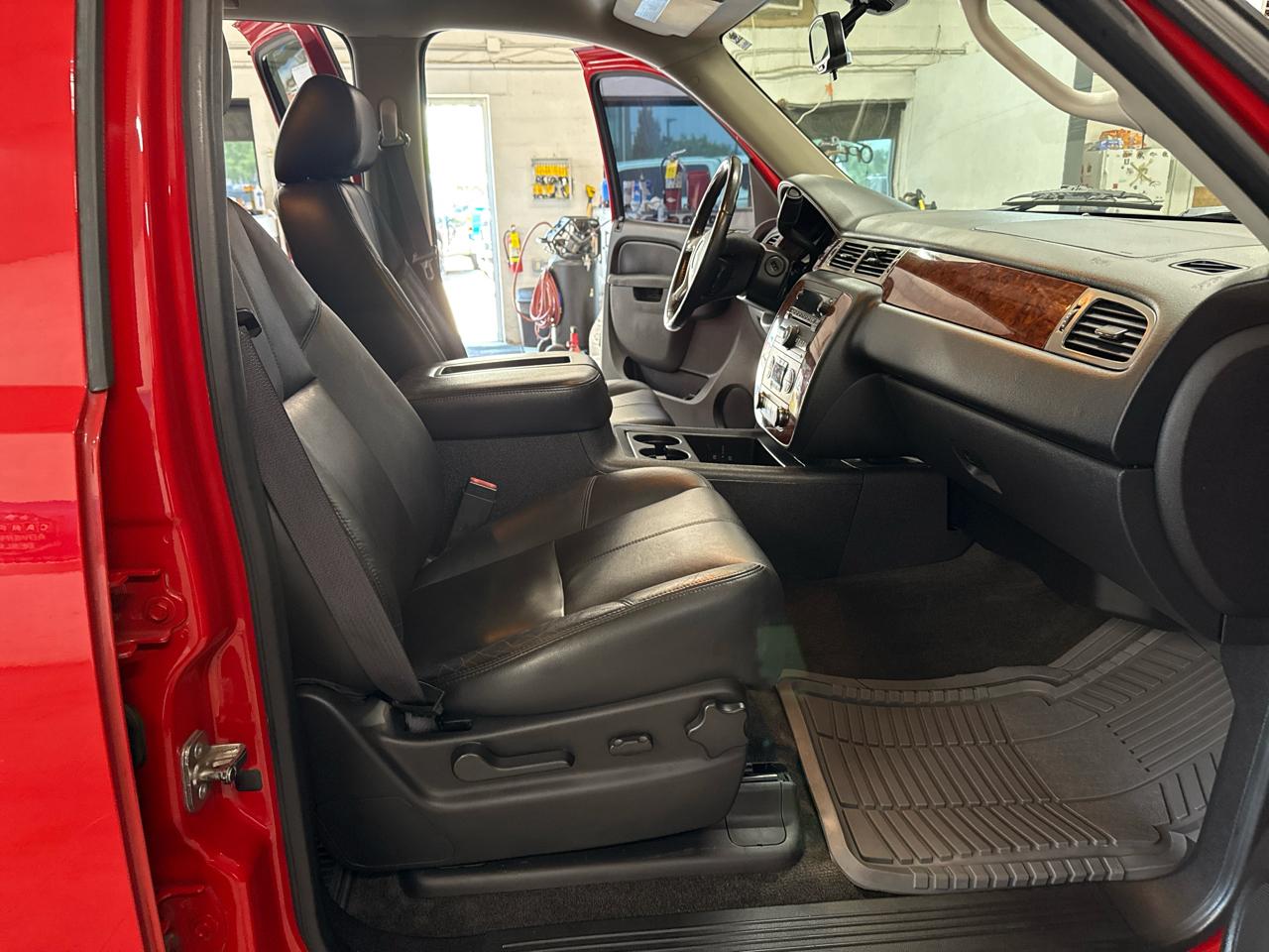 Chevrolet Avalanche LT 4WD 2012