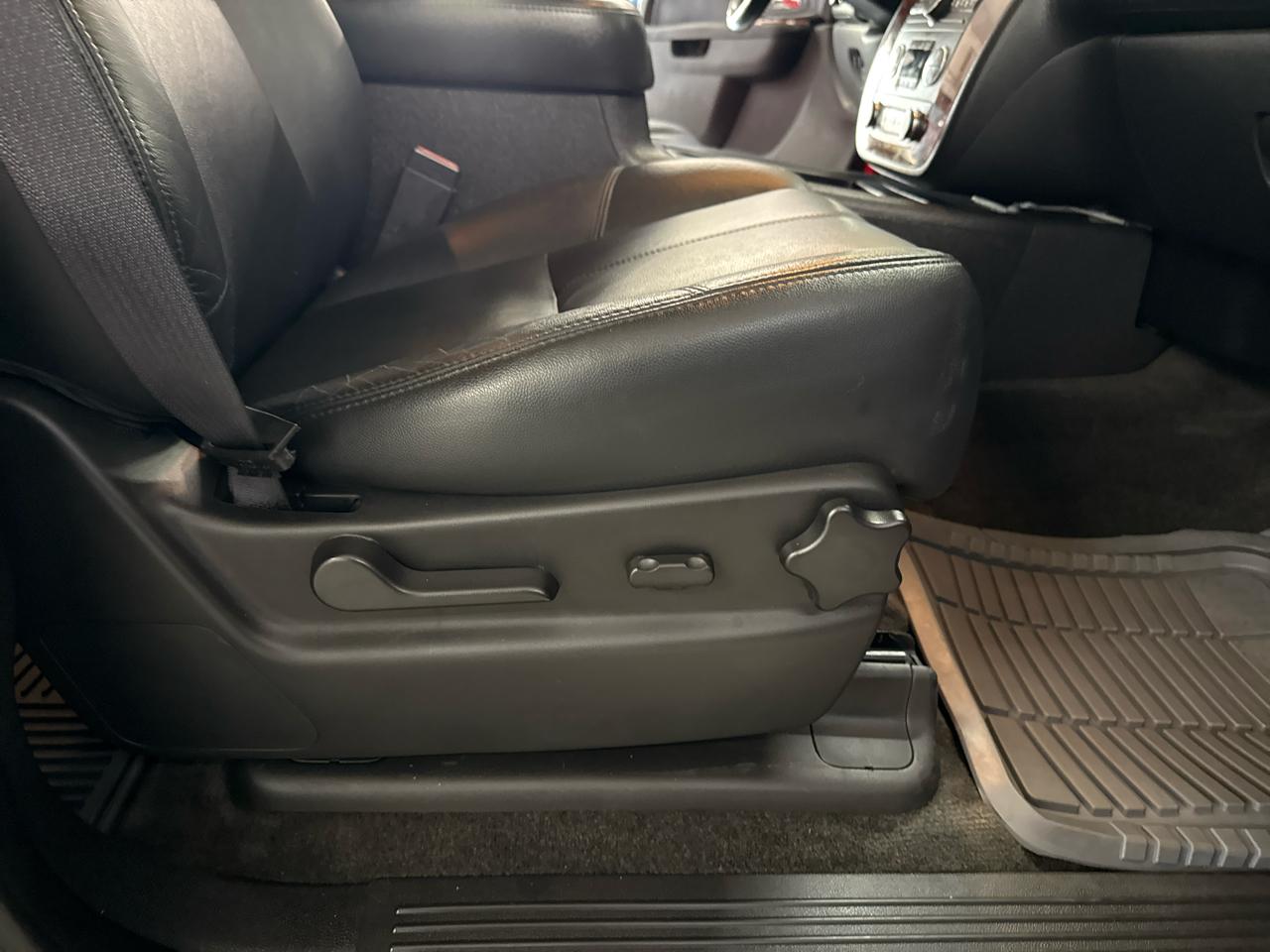 Chevrolet Avalanche LT 4WD 2012
