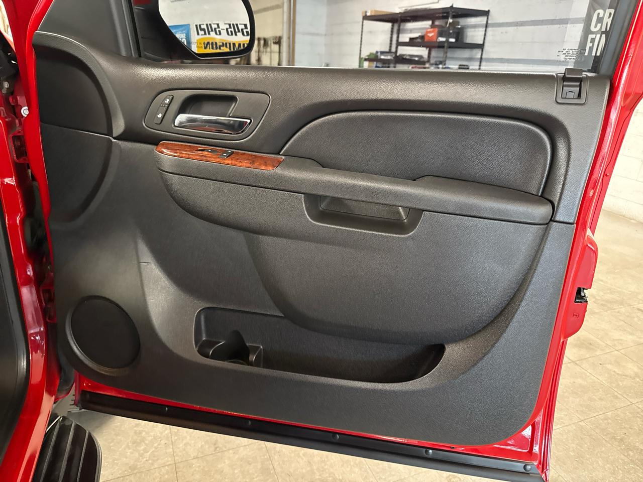 Chevrolet Avalanche LT 4WD 2012