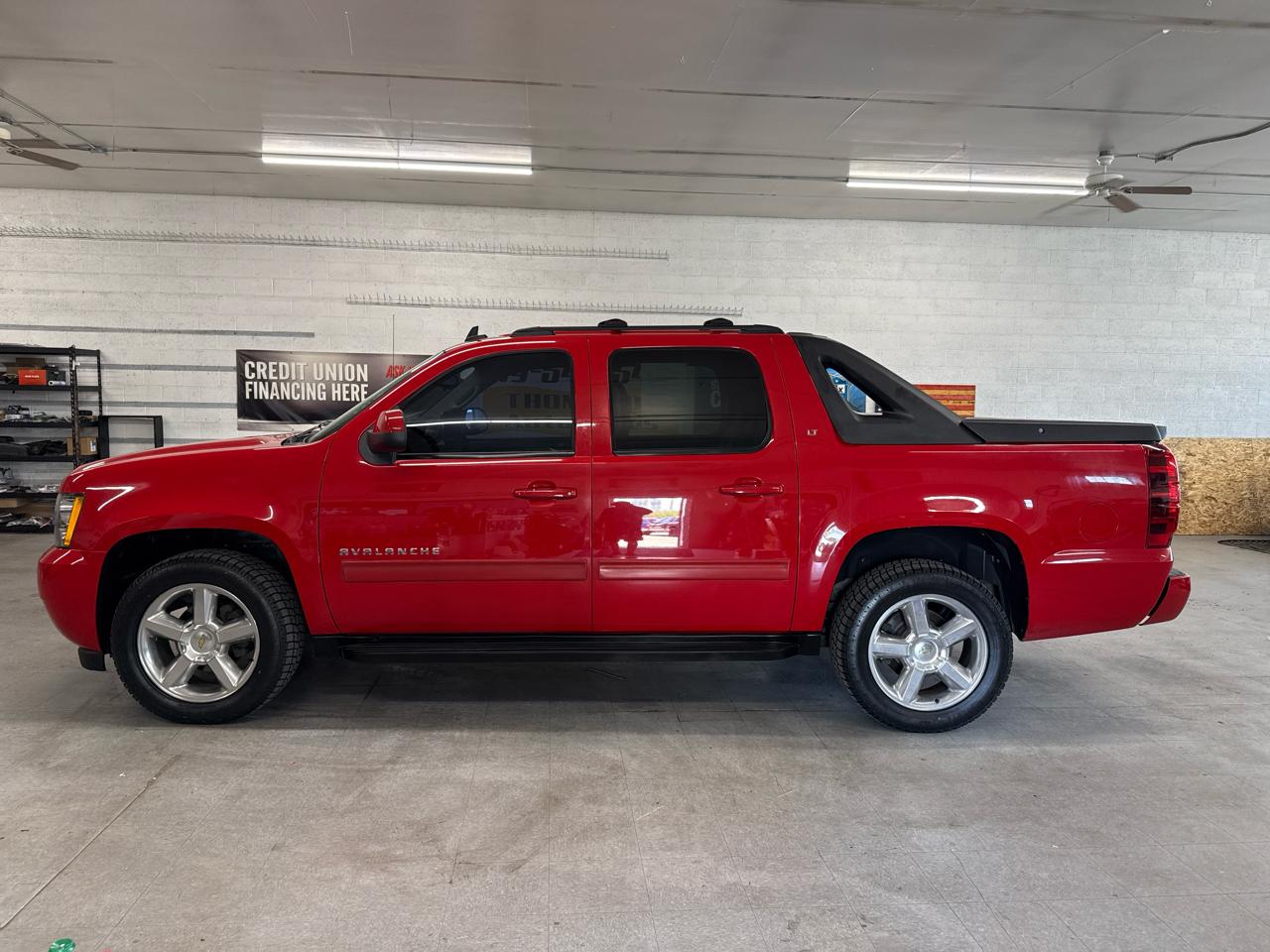 Chevrolet Avalanche LT 4WD 2012