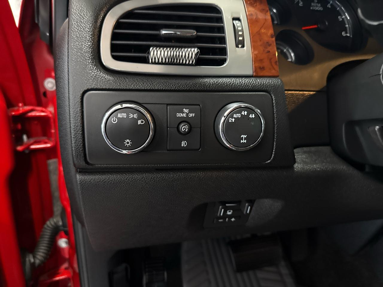 Chevrolet Avalanche LT 4WD 2012