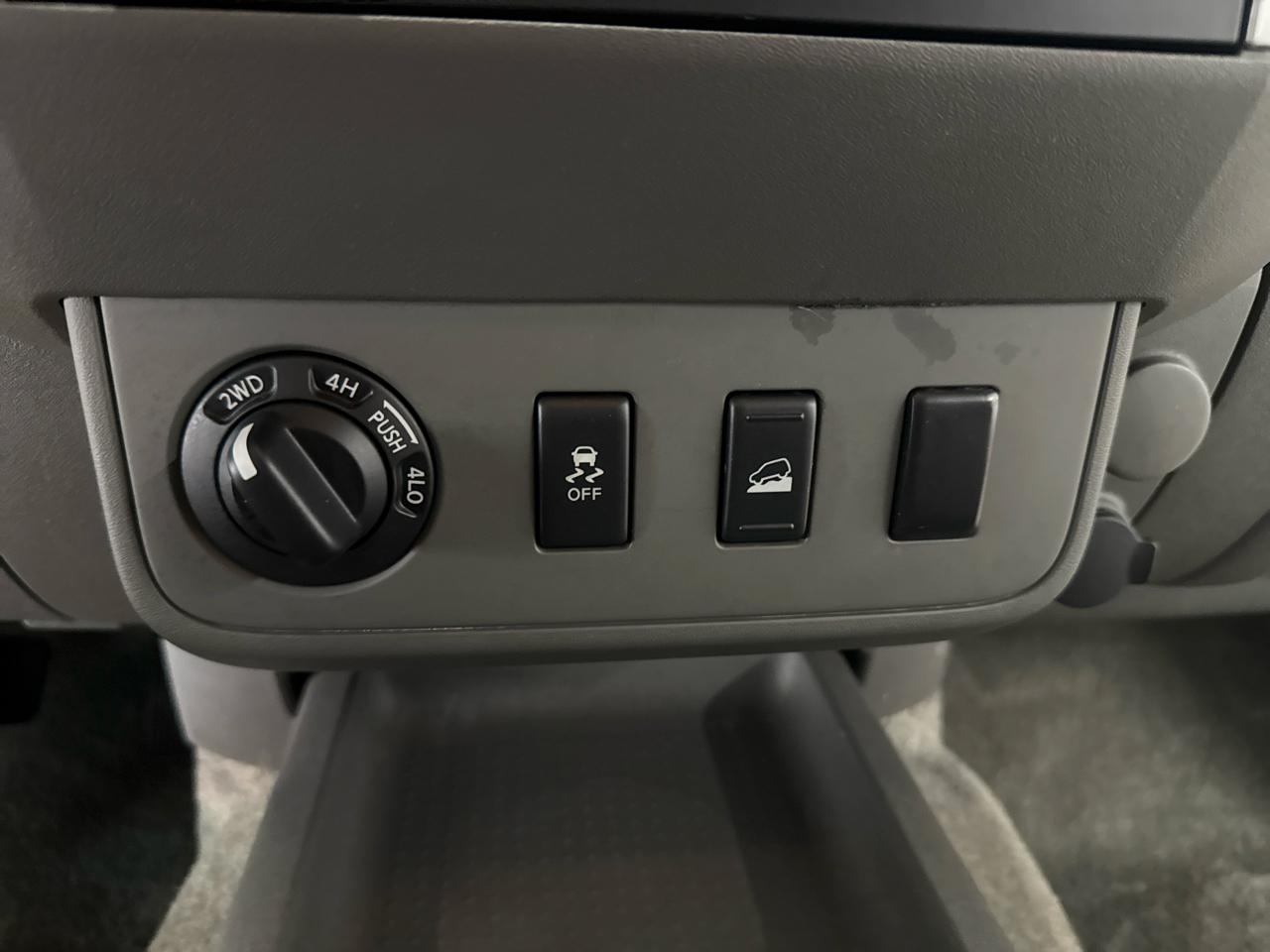 Nissan Frontier SV Crew Cab 4WD 2012
