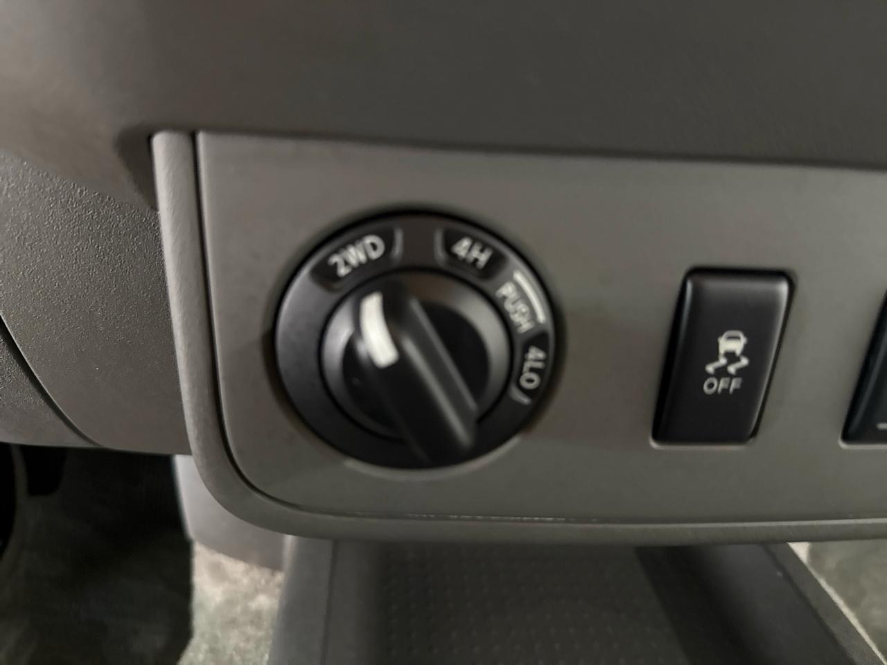 Nissan Frontier SV Crew Cab 4WD 2012