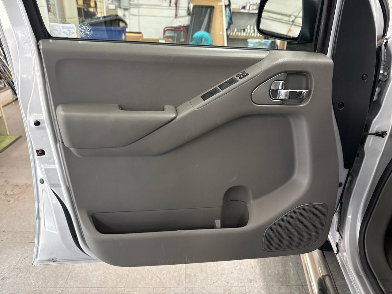 Nissan Frontier SV Crew Cab 4WD 2012