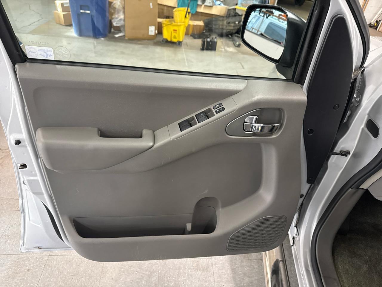 Nissan Frontier SV Crew Cab 4WD 2012