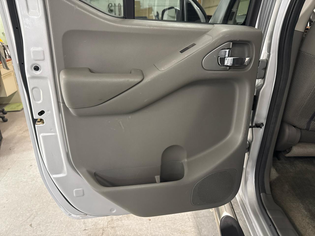 Nissan Frontier SV Crew Cab 4WD 2012