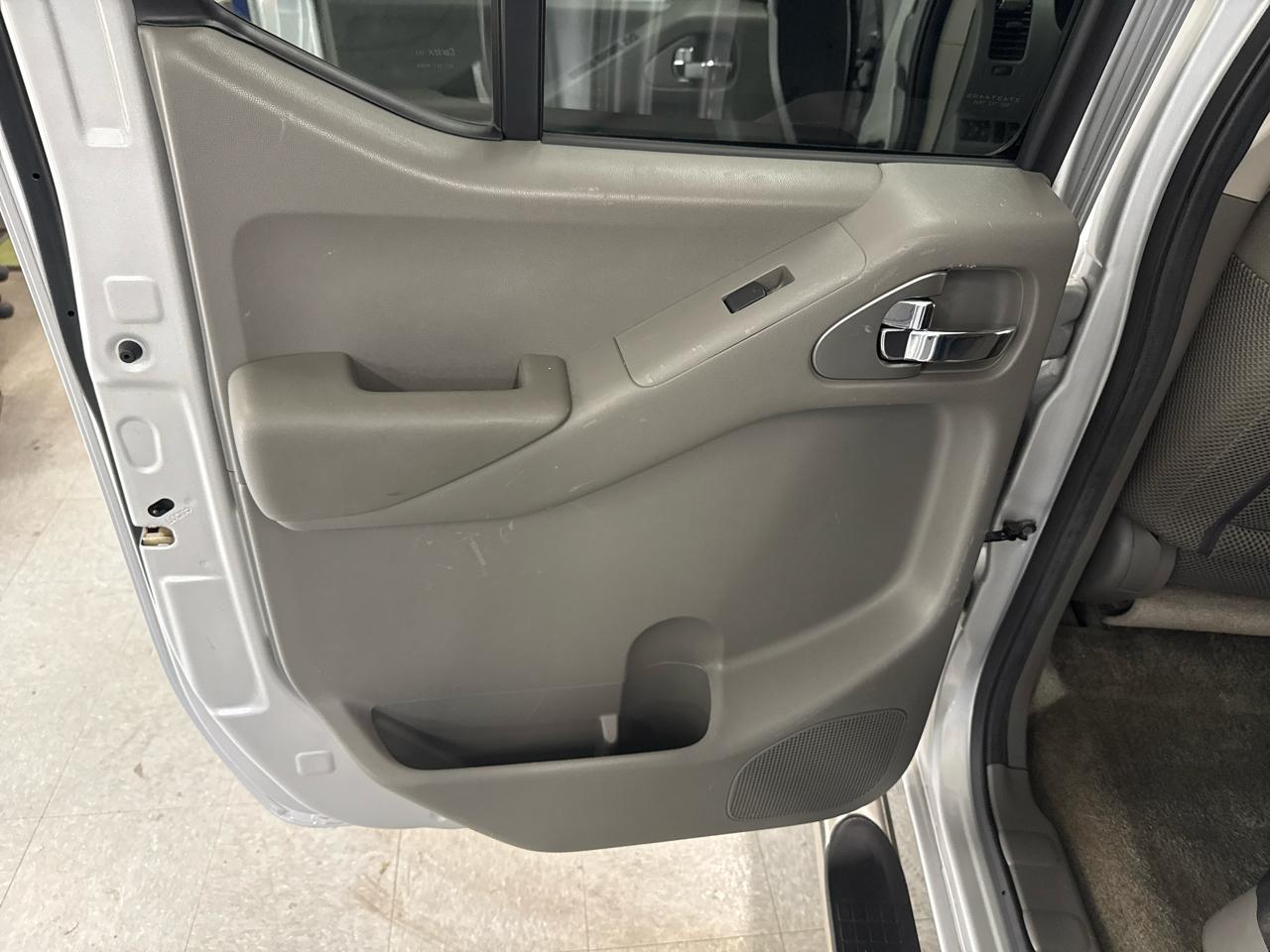 Nissan Frontier SV Crew Cab 4WD 2012