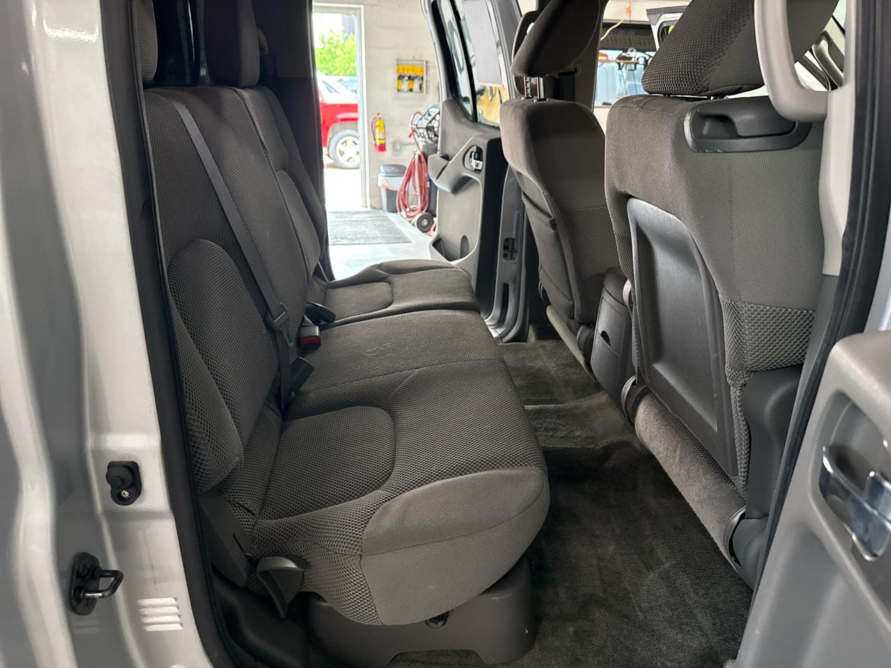 Nissan Frontier SV Crew Cab 4WD 2012