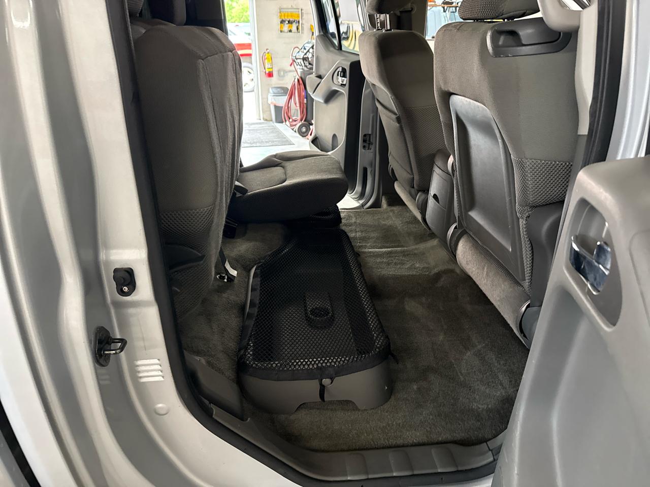 Nissan Frontier SV Crew Cab 4WD 2012