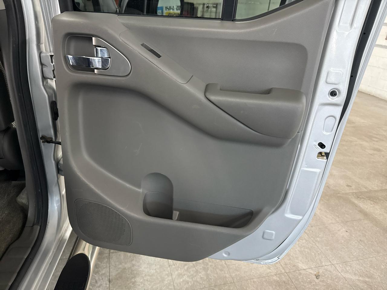 Nissan Frontier SV Crew Cab 4WD 2012