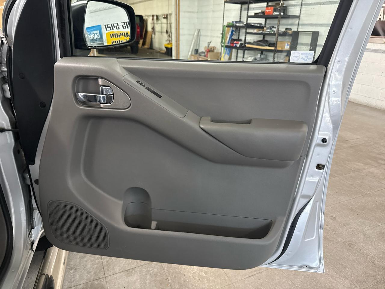 Nissan Frontier SV Crew Cab 4WD 2012