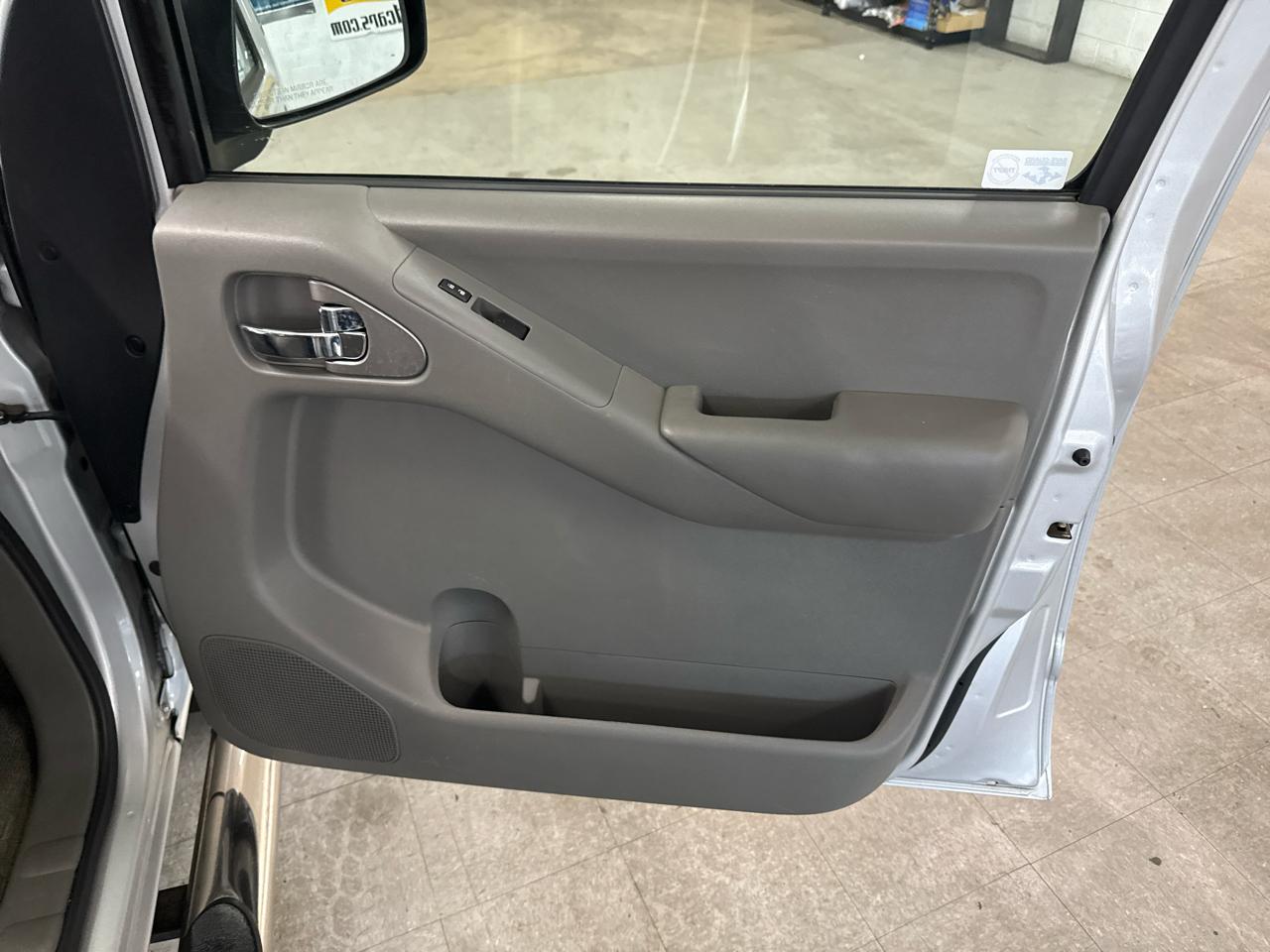 Nissan Frontier SV Crew Cab 4WD 2012